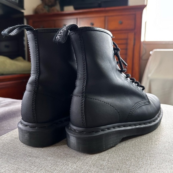 Dr Martens Boots Womens Size 6 Us 1460 Slip Resistant Black Ankle - Picture 4 of 7